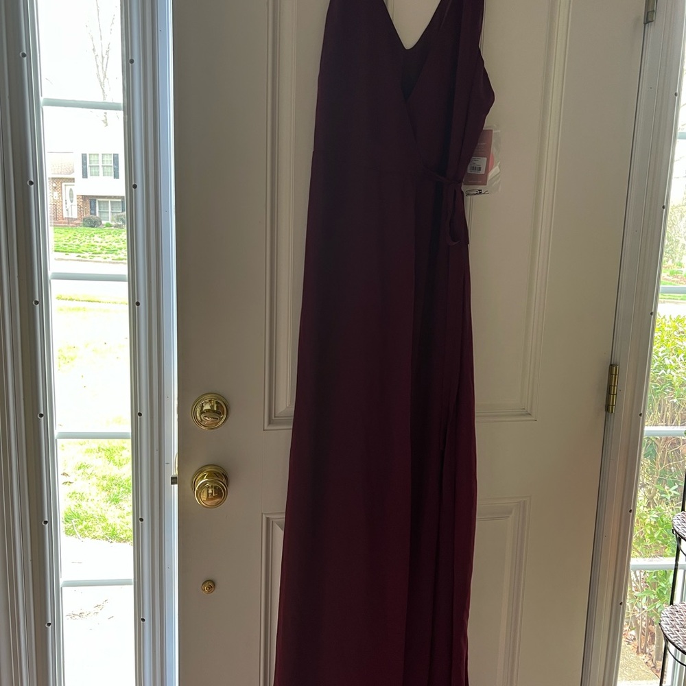 Elegant Burgundy Maxi Dress